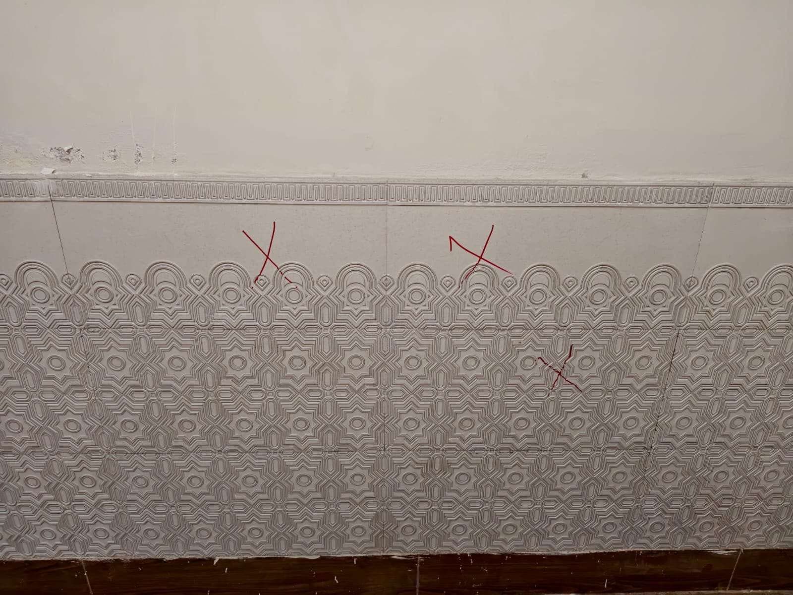 Hollow tiles found by tapping: Garage, marked during the test